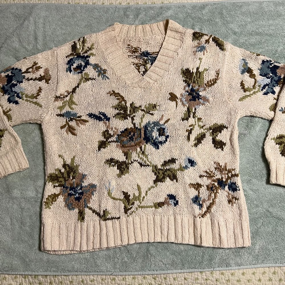 Laura Ashely V-Neck Pullover Sweater